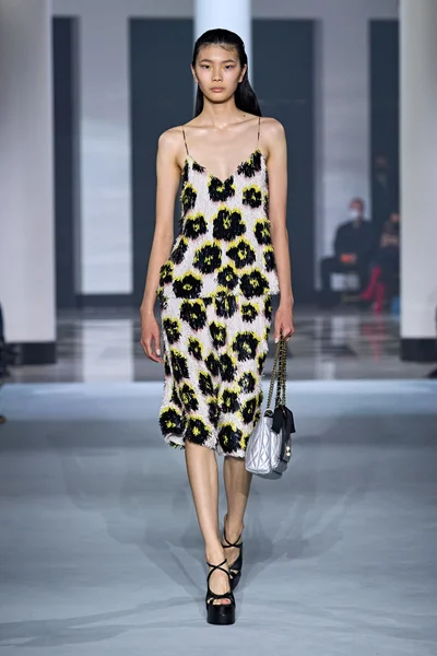 Look 12